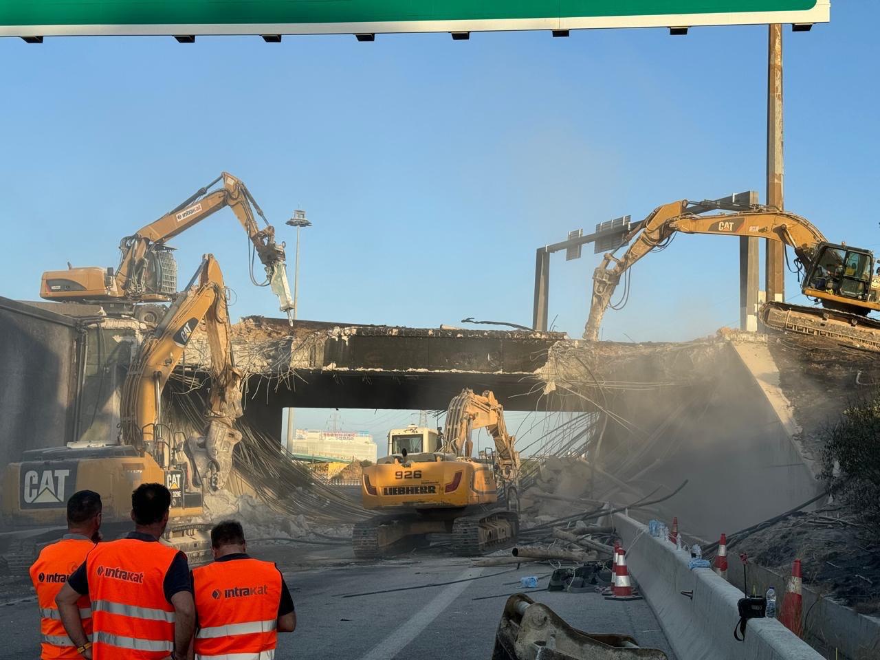 Ισθμός: Γκρεμίζουν την αερογέφυρα μετά την έκρηξη του βυτιοφόρου στην Αθηνών – Κορίνθου