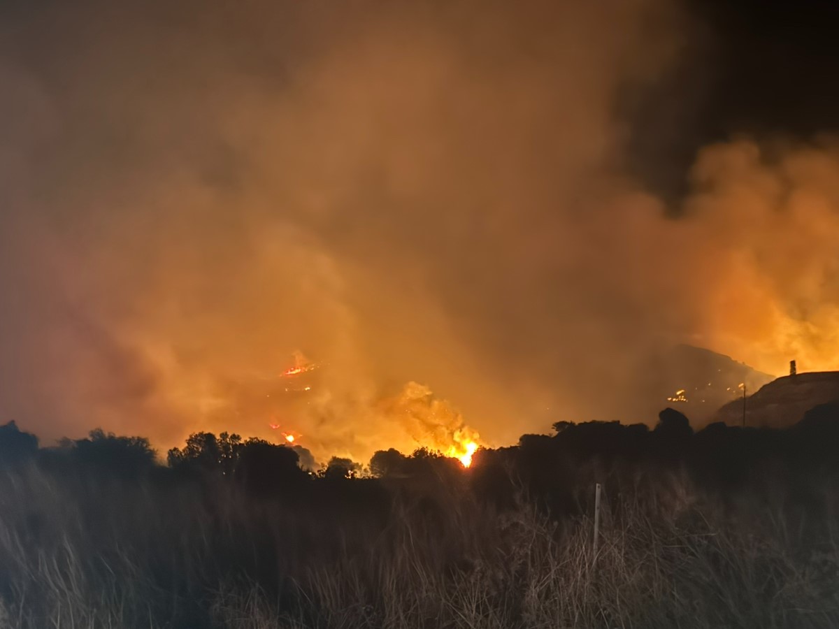 Φωτιά: Συνεχίζεται η μάχη με τις φλόγες στην Κω – Καλύτερη η εικόνα στη Χίο
