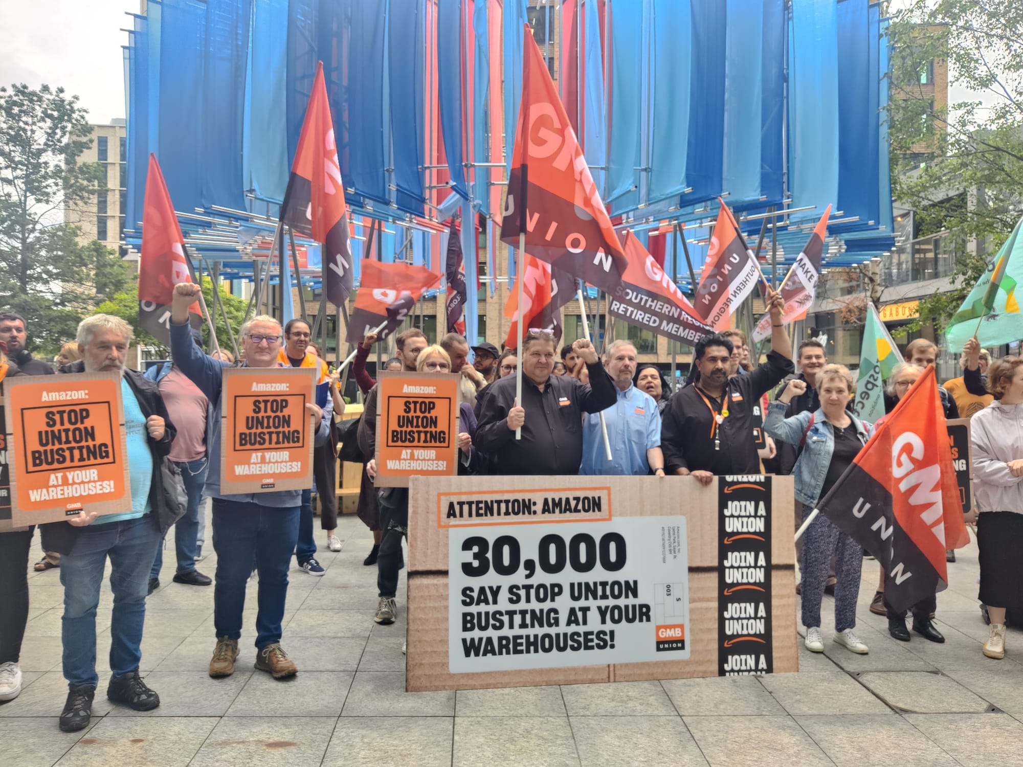 Amazon – Βρετανία:  Οι εργαζόμενοι σε αποθήκη της αρνήθηκαν σε συνδικάτο να τους εκπροσωπεί