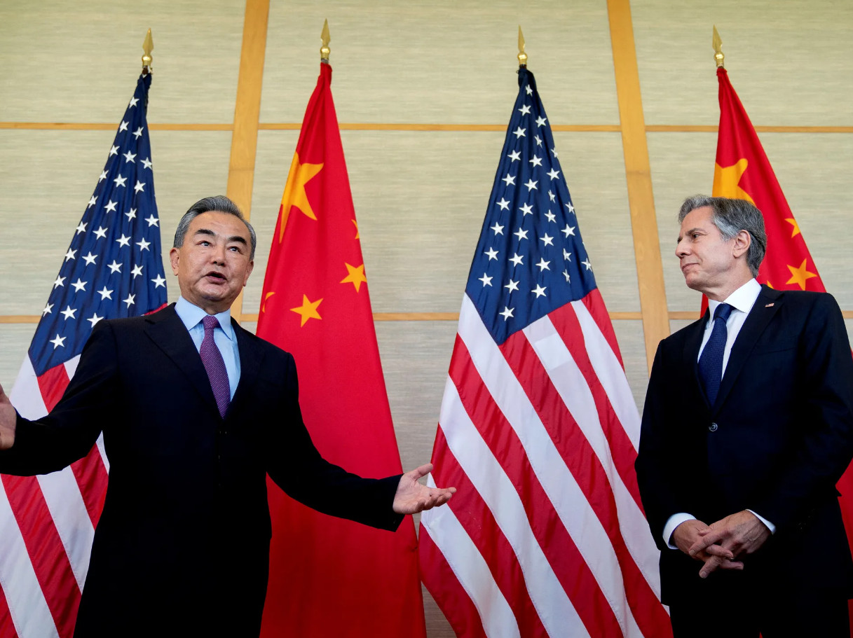 Κίνα – ΗΠΑ: Συνάντηση των υπουργών Εξωτερικών των δύο χωρών στο Λάος – Τα επίμαχα θέματα