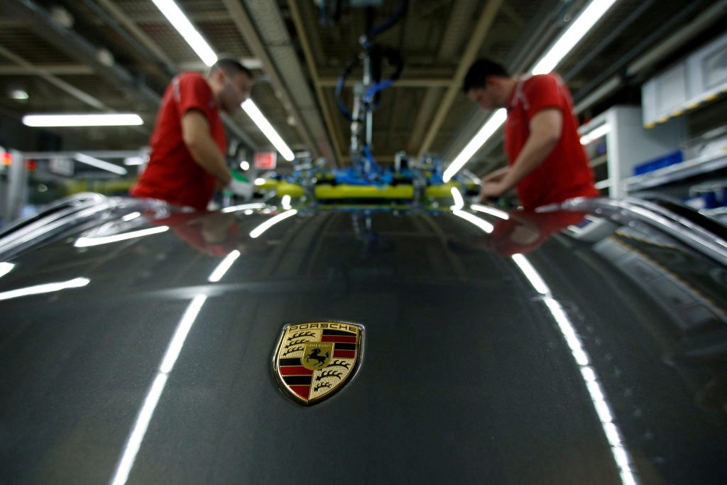 Porsche: Επισπεύδει τη διακοπή παραγωγής μοντέλου με κινητήρα εσωτερικής καύσης