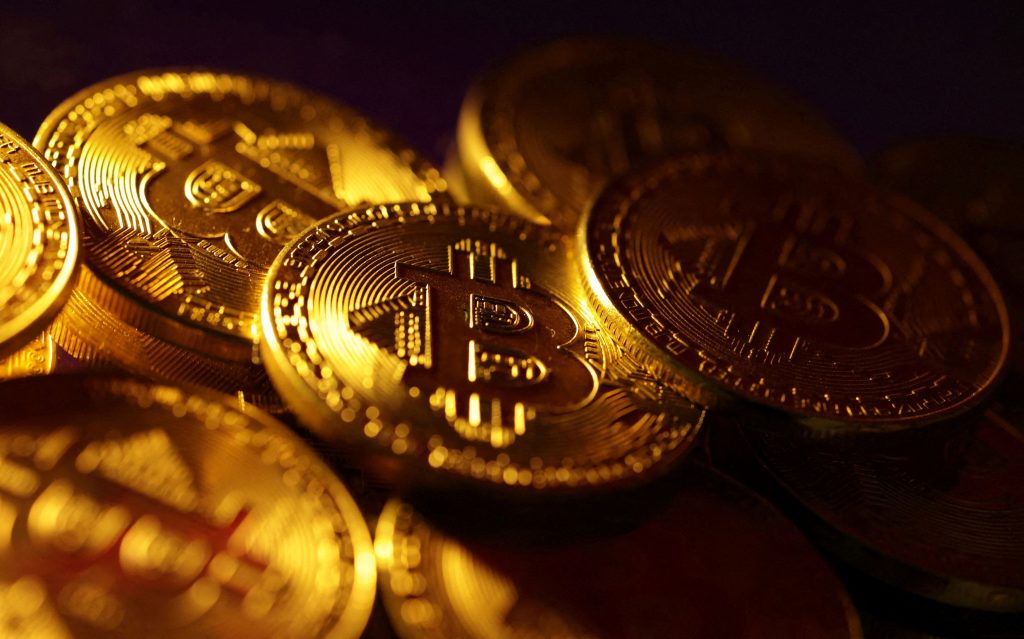 Bitcoin: «Σκαρφάλωσε» πάνω από τα 67.000 δολάρια