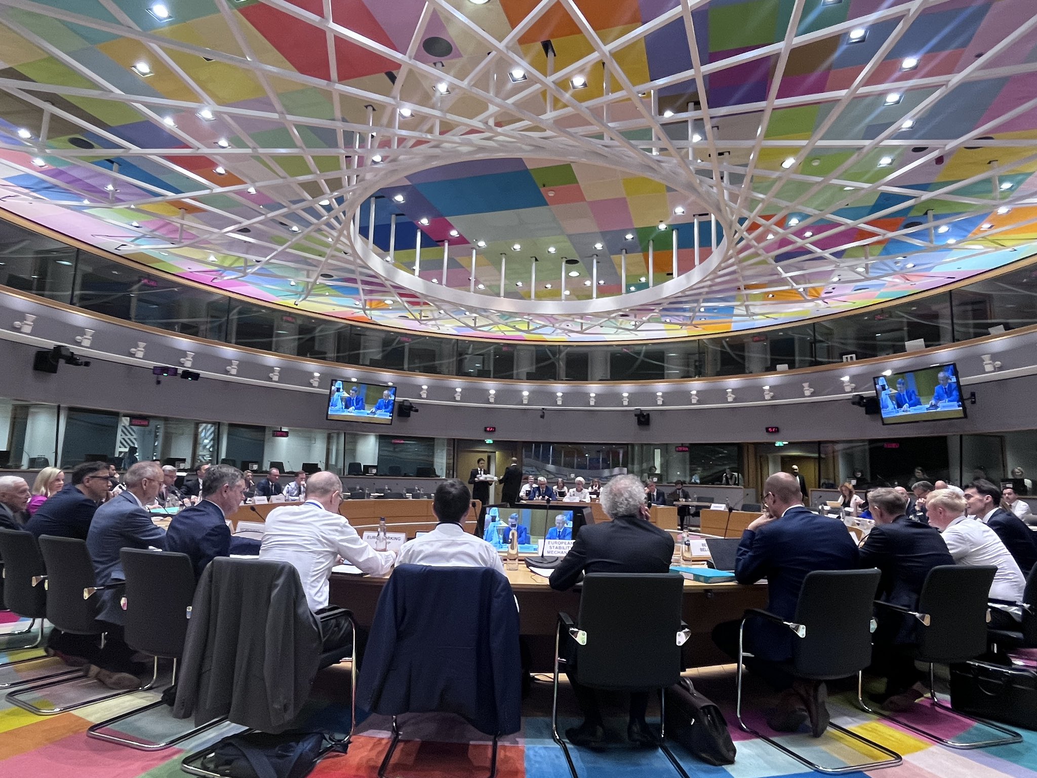 Eurogroup: Δέσμευση των κρατών – μελών για περικοπές δαπανών και μείωση του χρέους