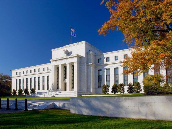 Federal Reserve: Χρειάζονται περισσότερα στοιχεία για να μειωθούν τα επιτόκια