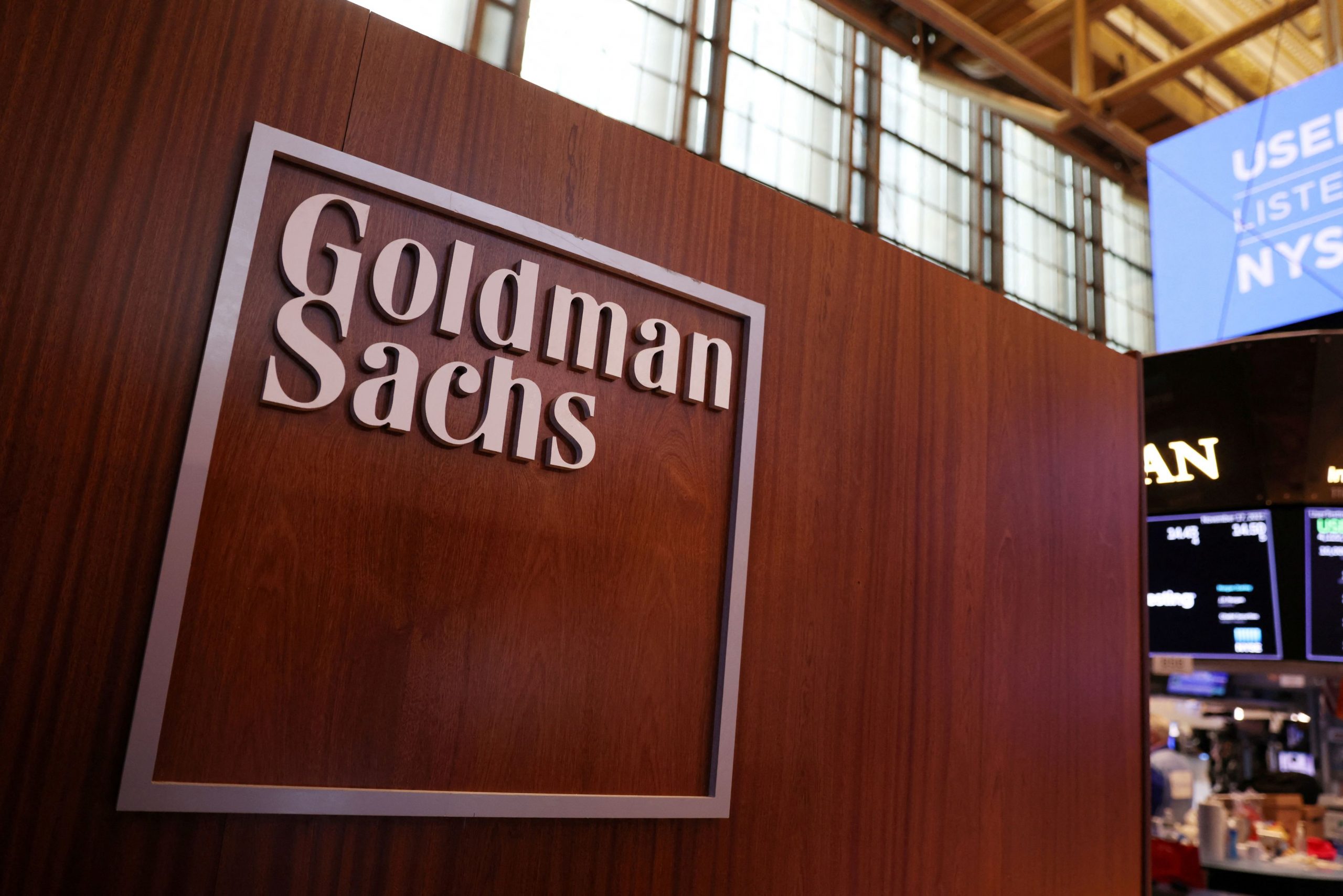 Goldman Sachs: Αυξάνει αμοιβές και μπόνους στους υπαλλήλους μετά την απογείωση των κερδών