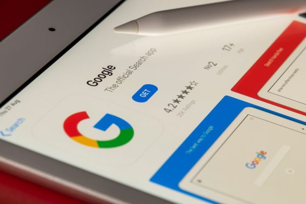 Google: Ανοίγει το app store της στον ανταγωνισμό