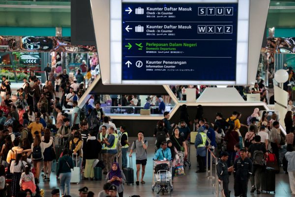 Live: Παγκόσμιο μπλακ άουτ από Microsoft – Χάος σε αεροδρόμια, τράπεζες και επιχειρήσεις