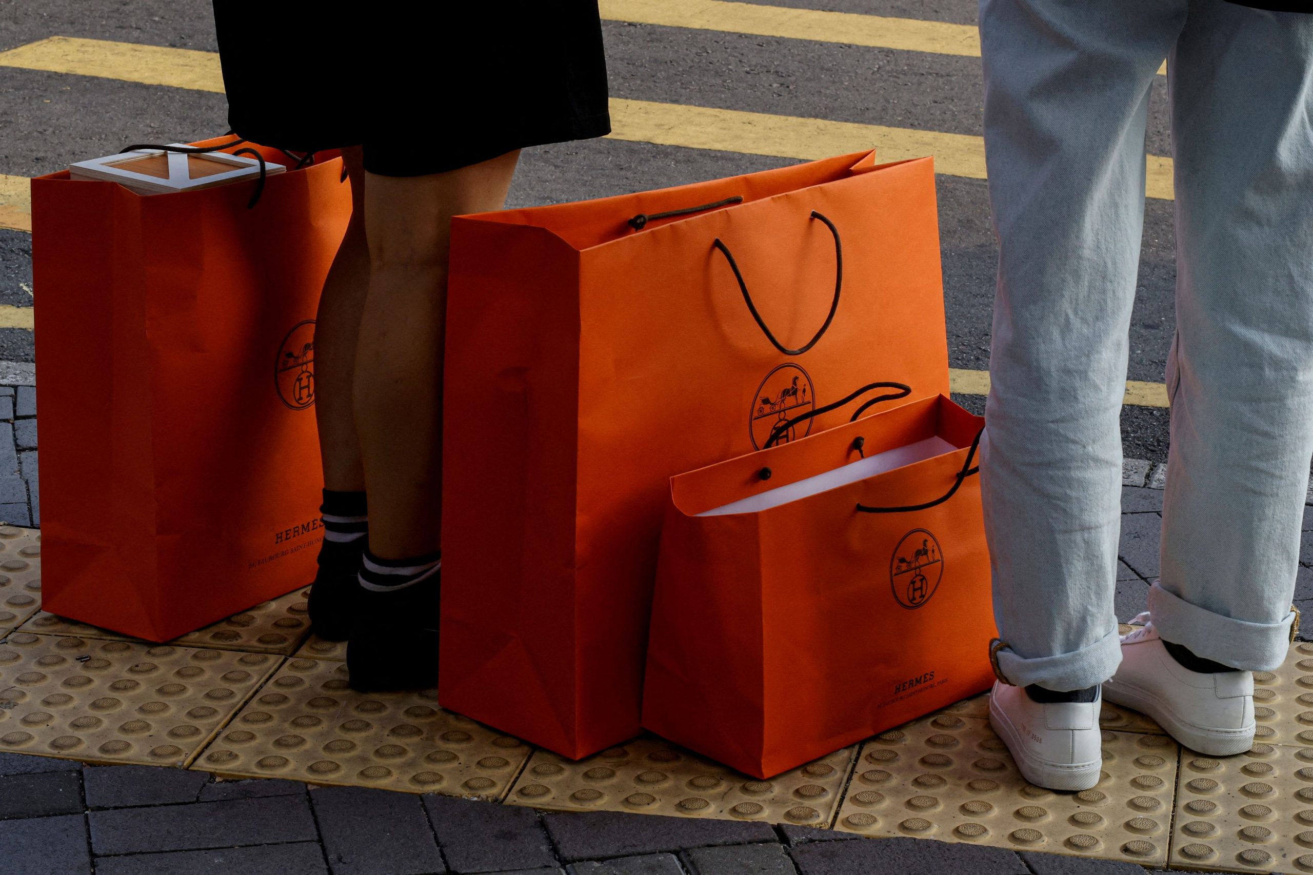 Είδη πολυτελείας: Tα ακριβά brand χάνουν τη «λάμψη» τους, καθώς η κινεζική οικονομία επιβραδύνεται