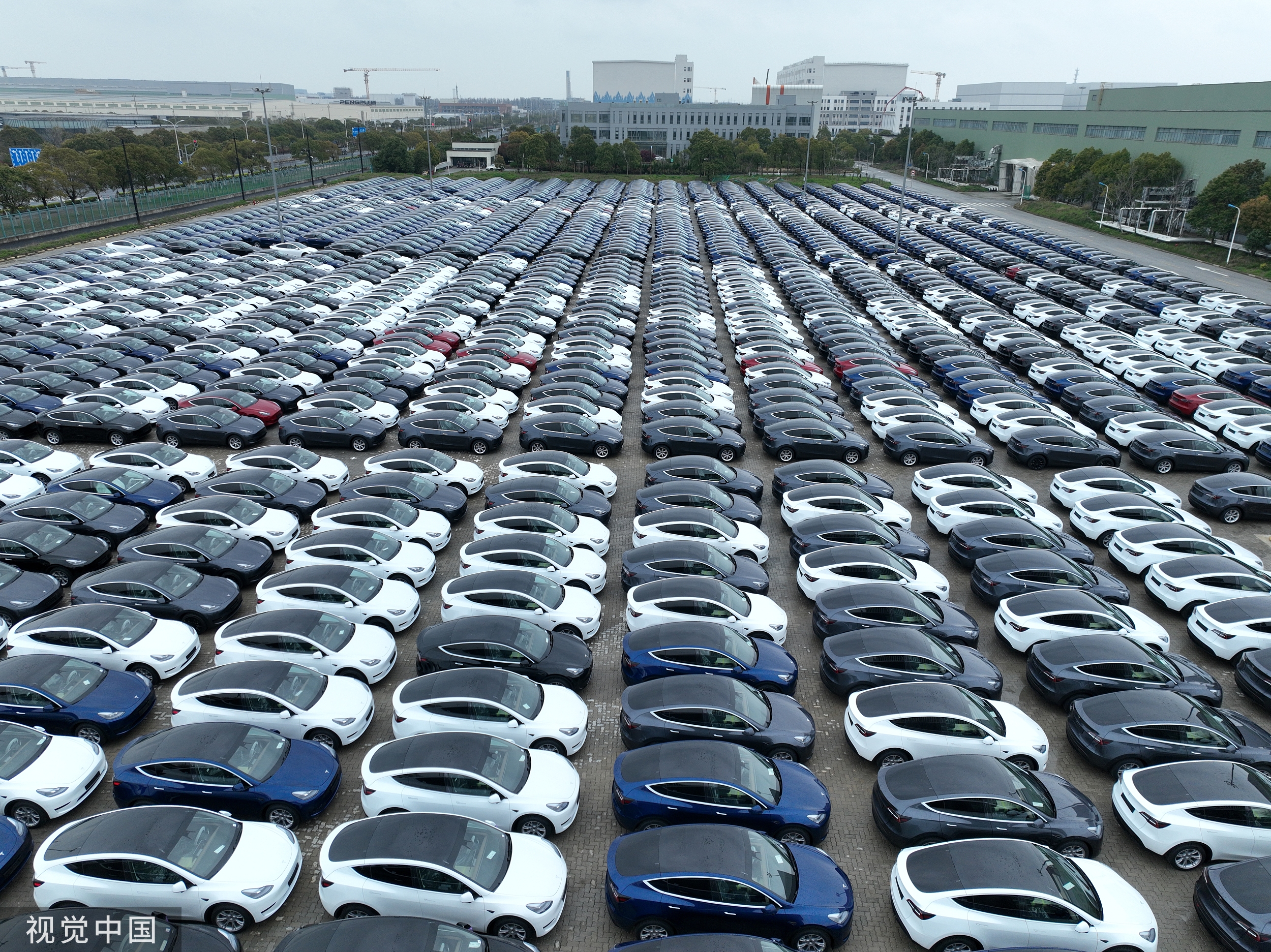 Αυτοκινητοβιομηχανίες: Οι ξένες εταιρείες στην Κίνα αντιμετωπίζουν μια «ολοένα και πιο επισφαλή» θέση
