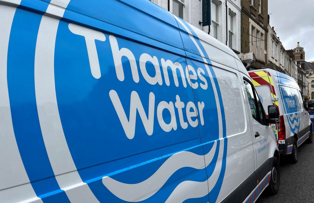 Thames Water: Υπό ειδικό καθεστώς η μεγαλύτερη ιδιωτική εταιρεία ύδρευσης – Χρέος-μαμούθ 19,7 δισ. δολαρίων