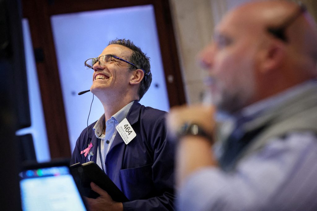 Wall Street: Νέα ρεκόρ για Dow Jones και για τον Russell 2000 της μικρής κεφαλαιοποίησης