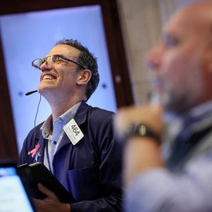 Wall Street: Προεκλογικό άλμα – Όλα τα σενάρια ώθησαν τις μετοχές