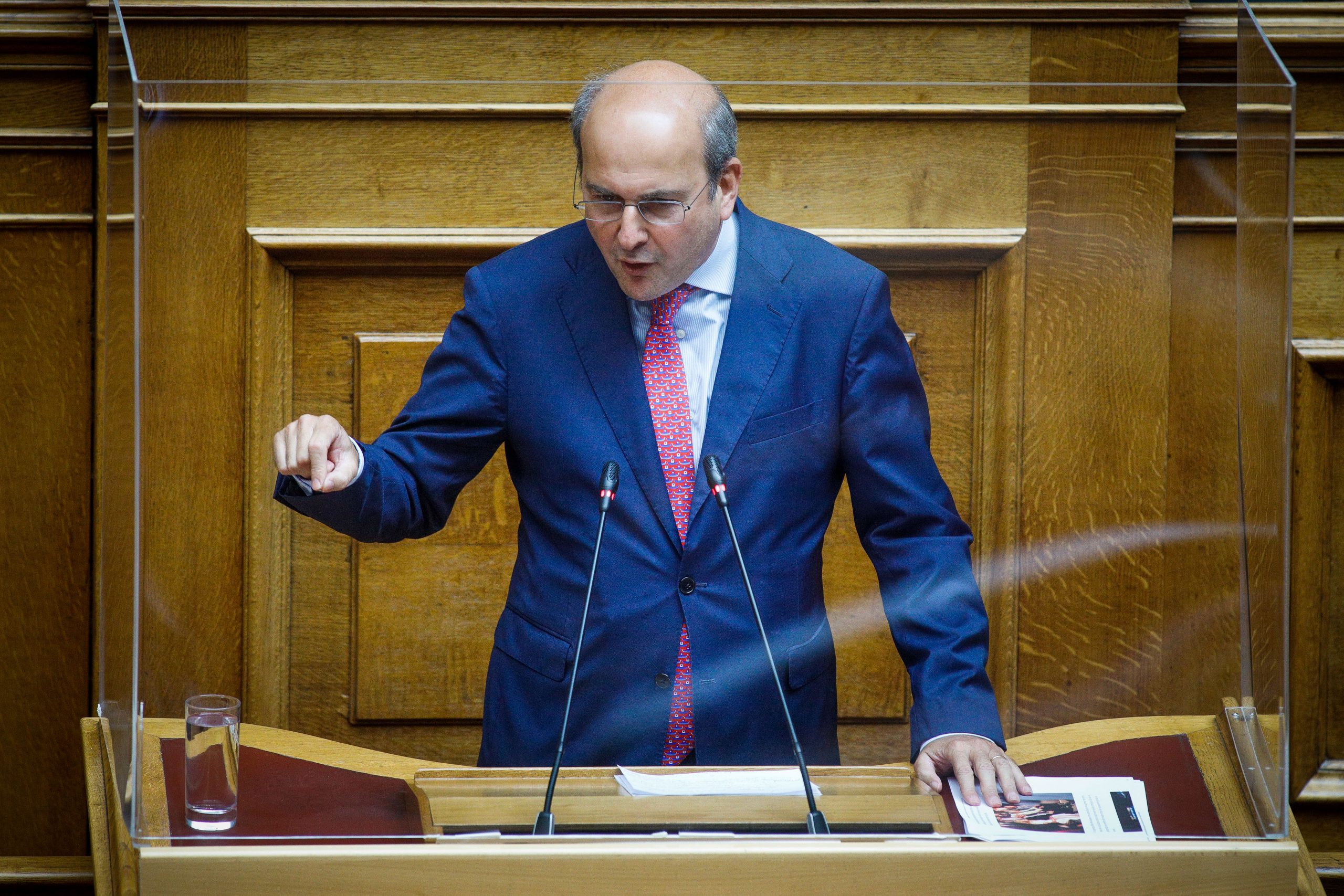 Attica Bank: «Κλείνουμε μία ακόμα 12ετή εκκρεμότητα» – Τι είπε ο Χατζηδάκης στη Βουλή