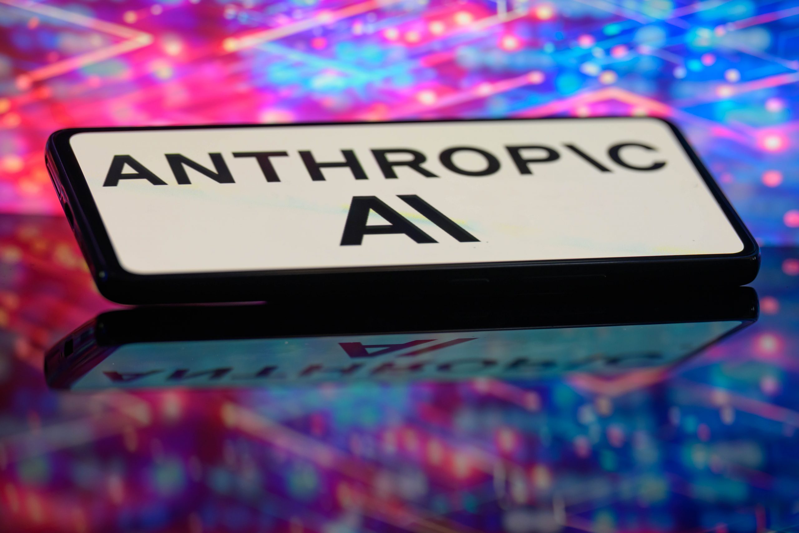 Anthropic: Τρεις συγγραφείς μηνύουν την εταιρεία ΑΙ για κατάχρηση πνευματικών δικαιωμάτων