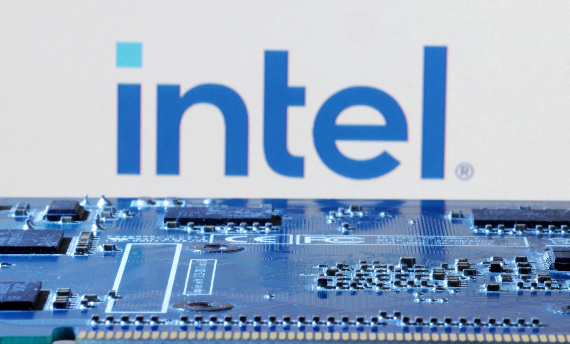 Intel: Τι δεν πάει καλά στην άλλοτε κραταιή εταιρεία ημιαγωγών