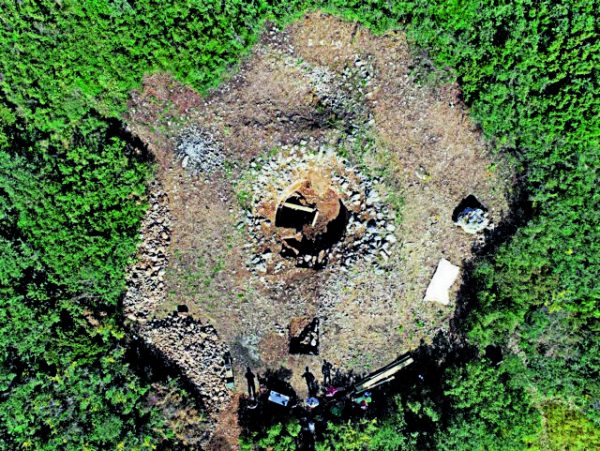 Late Bronze Age Extraction Shafts Found in Kefalonia