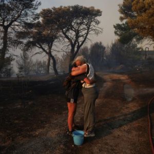 Φωτιά στην Αττική: Ώρες αγωνίας στην Αττική  – Από Βαρνάβα έως Πεντέλη το πύρινο μέτωπο