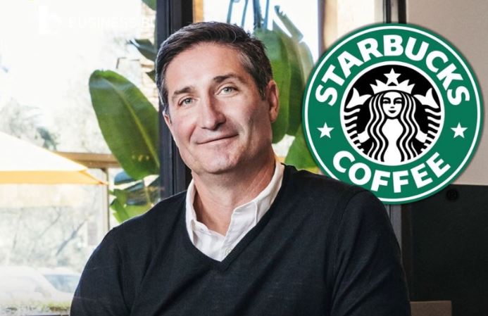 Starbucks: Ο νέος CEO δεν μετακομίζει για τη δουλειά – Θα… πετάει 1000 μίλια με τζετ