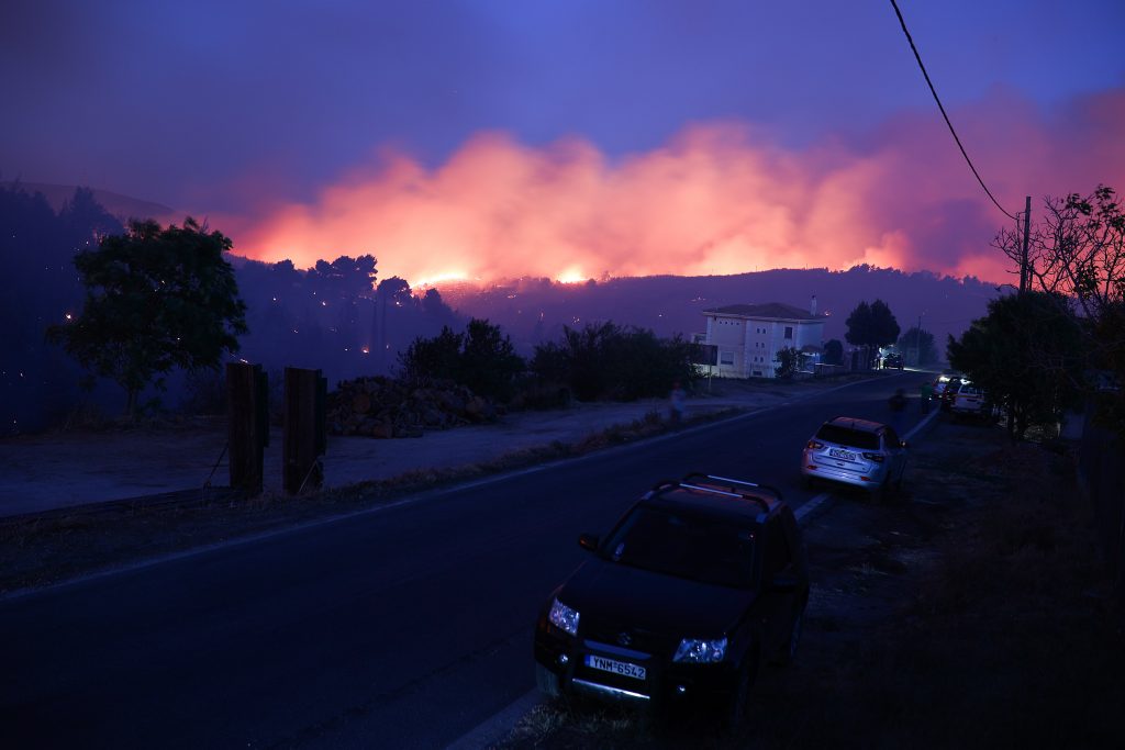 Φωτιά στην Αττική: Οδηγίες προφύλαξης λόγω της αποπνικτικής ατμόσφαιρας