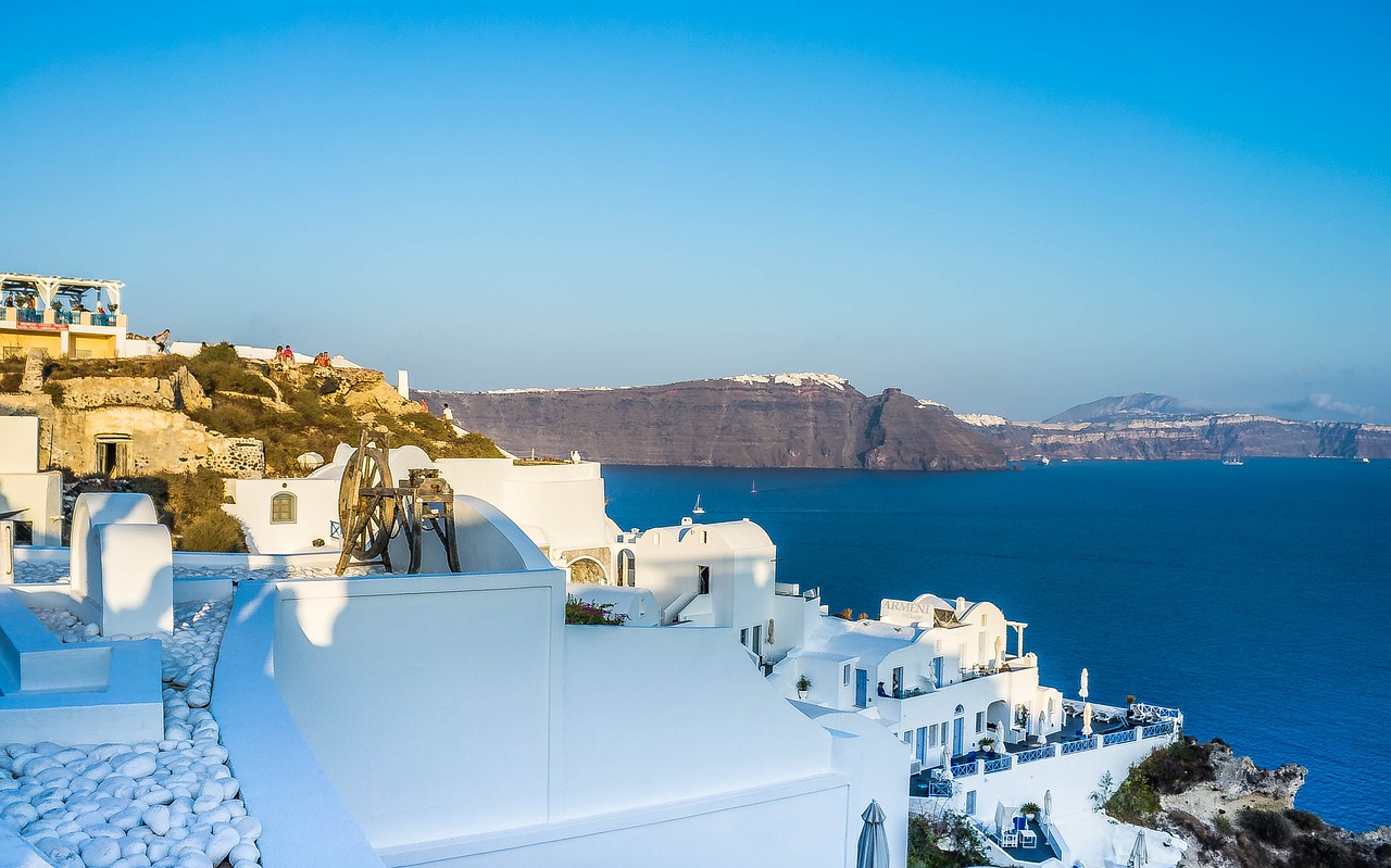 ELSTAT: Greek Tourism and Dining Revenue Up in July 2024, Major Islands Experience Decline