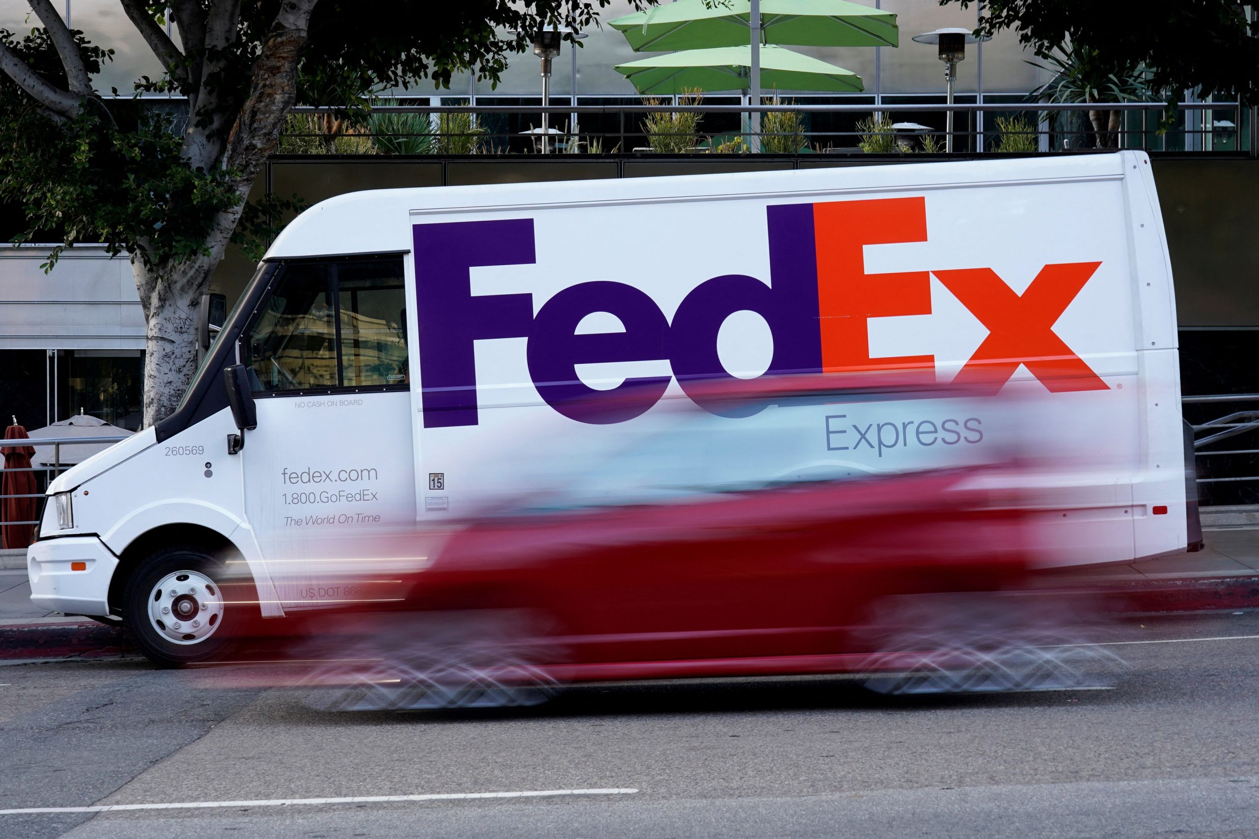 FedEx: Η απώλεια εσόδων προοιωνίζεται επιβράδυνση της οικονομίας