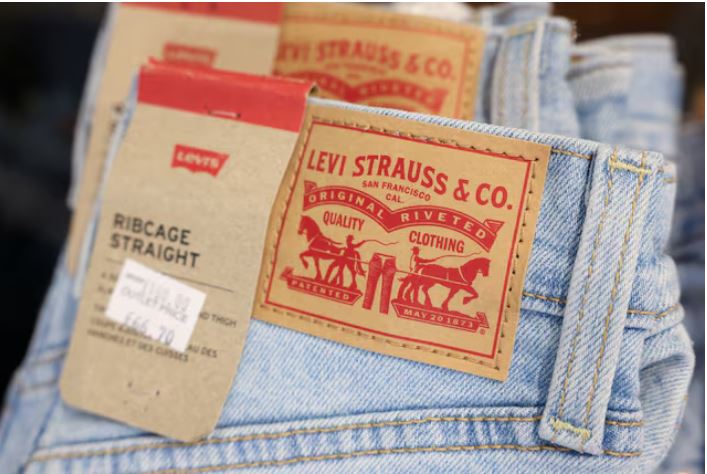 Levi Strauss: «Επιστρατεύει» τη Μπιγιονσέ για να αυξήσει τις πωλήσεις