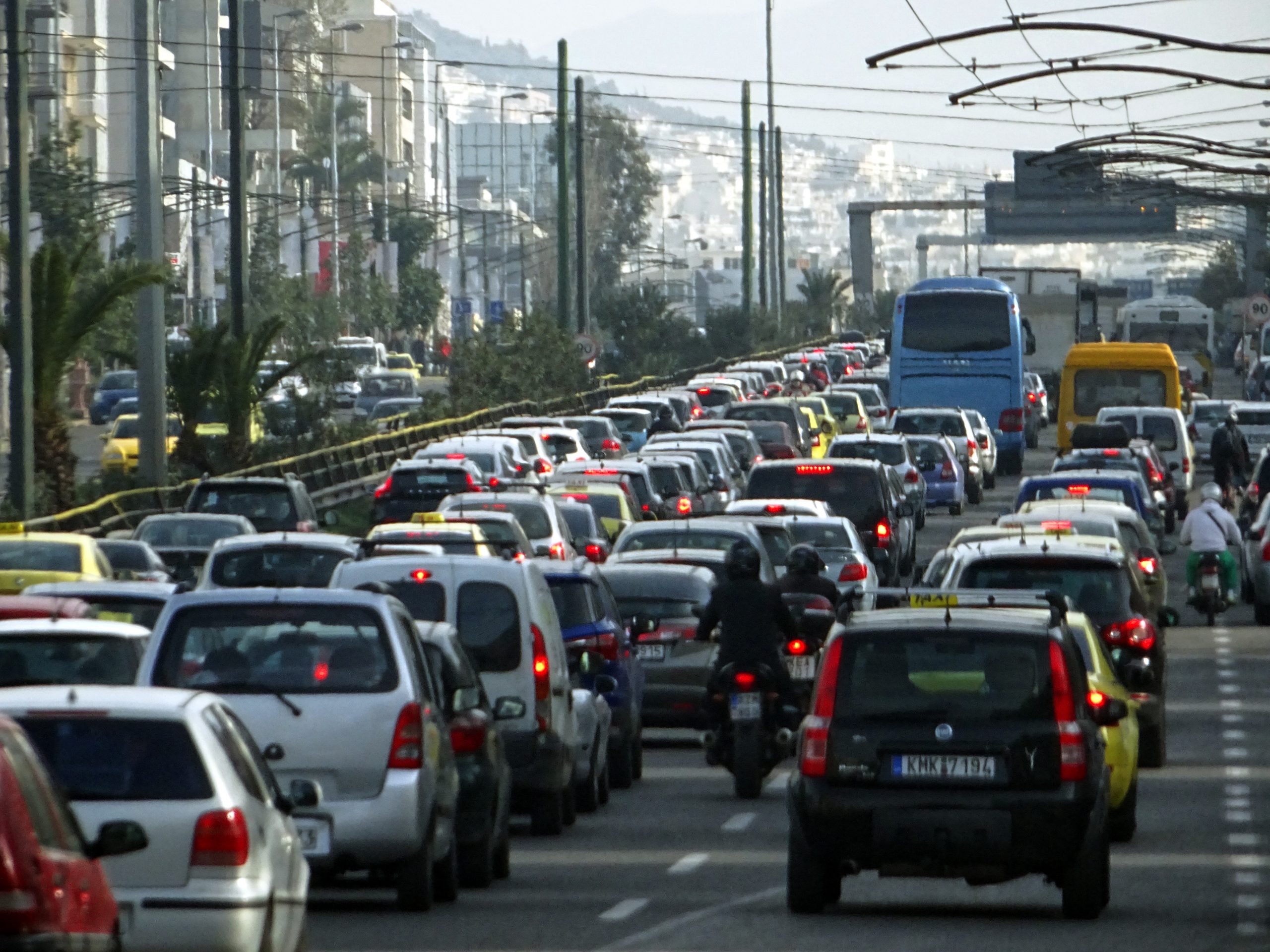 ΚΤΕΟ και ανασφάλιστα οχήματα: Ποιοι περιμένουν πρόστιμα έως 1.000 ευρώ