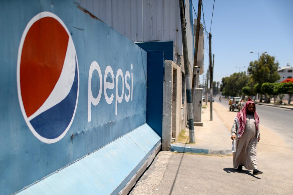 Pepsi – Coca-Cola: SOS από τους εμφιαλωτές στην Παλαιστίνη – Τελειώνουν οι πρώτες ύλες