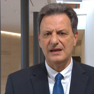 Σκυλακάκης στην Ε.Ε.: «Οι καταναλωτές πλήρωσαν το καλοκαίρι για μία ώρα ρεύμα ένα μηνιάτικο»