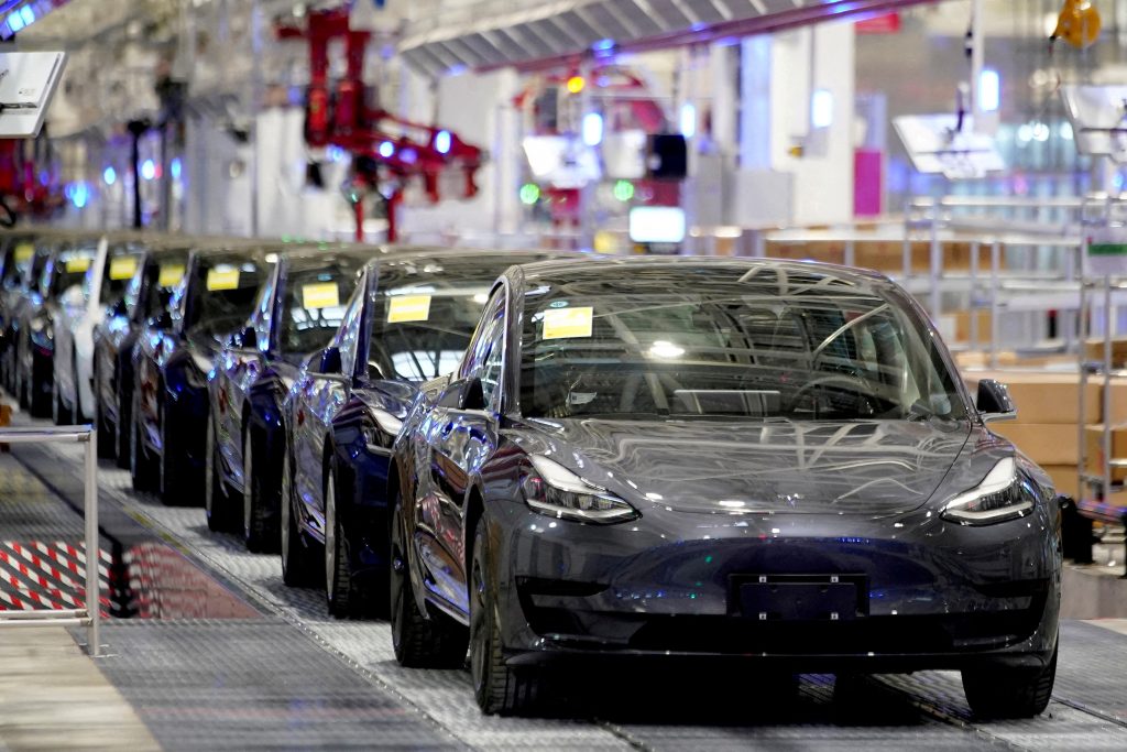 Tesla: Aπογειώθηκε η μετοχή της μετά την τολμηρή πρόβλεψη του Μασκ για τα EV