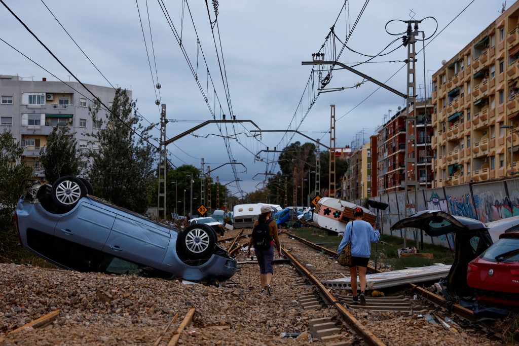 Ισπανία: Αγώνας για τους πλημμυροπαθείς μέσα στις λάσπες