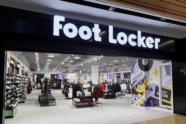 Footlocker: Δυσκολεύεται να βρει τα πατήματά της