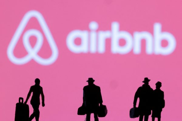 Airbnb: Καταγράφει ισχυρή ζήτηση στην Αθήνα για τα Χριστούγεννα – Στο top 5 της Ευρώπης [γραφήματα]