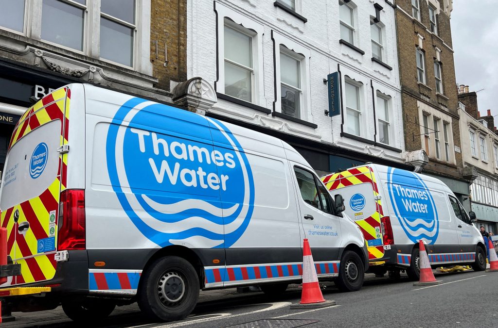 Thames Water: Ο επενδυτικός γίγαντας KKR… φλερτάρει την εταιρεία ύδρευσης του Λονδίνου