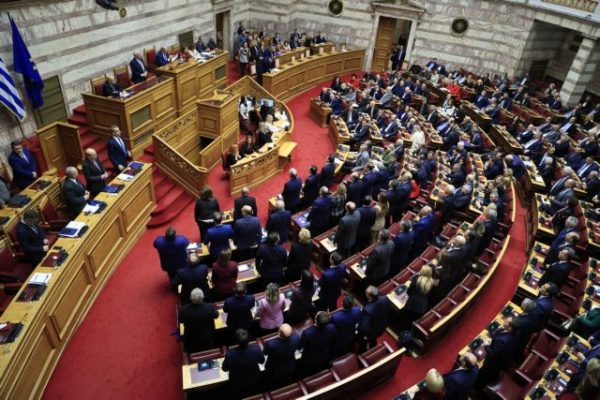 Προϋπολογισμός: Υπερψηφίστηκε με 158 ψήφους – Απείχε ο Σαμαράς