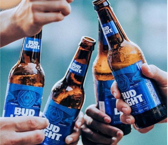 Μπίρα: Η Bud Light δεν είναι πια η πρώτη σε πωλήσεις draft στην Αμερική – Από ποια μπύρα έχασε τα σκήπτρα