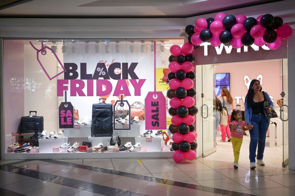 Black Friday: Διψήφια άνοδος για τις διαδικτυακές αγορές στις ΗΠΑ