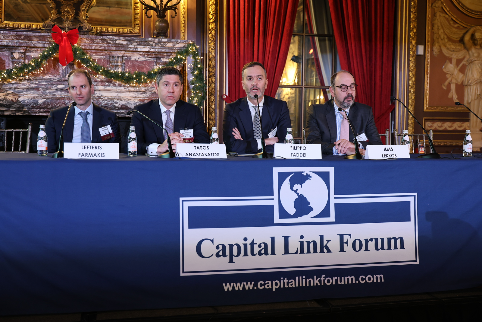 Capital Link forum: Οι προοπτικές μετά την επενδυτική βαθμίδα – 4 αναλυτές εξηγούν