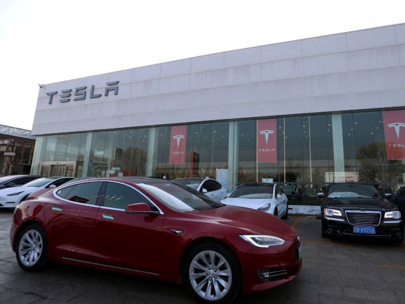 Tesla: Απειλή για τη μετοχή η πιθανή πτώση των πωλήσεων στο δ΄τρίμηνο