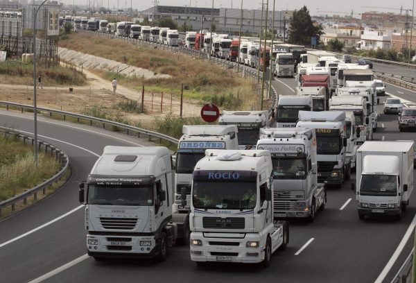 Οδικές μεταφορές: Σε κίνδυνο στην Ευρώπη, είδος υπό εξαφάνιση οι οδηγοί φορτηγών