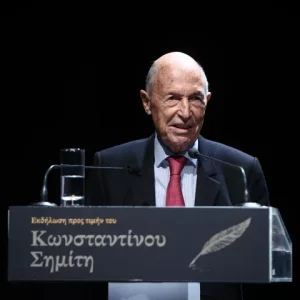 Κώστας Σημίτης: «Σχέδιο και συγκυρία», τα κλειδιά για την επίλυση των προβλημάτων