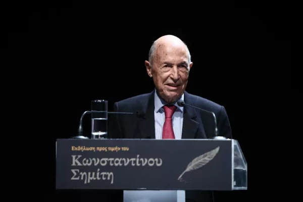 Κώστας Σημίτης: «Σχέδιο και συγκυρία», τα κλειδιά για την επίλυση των προβλημάτων