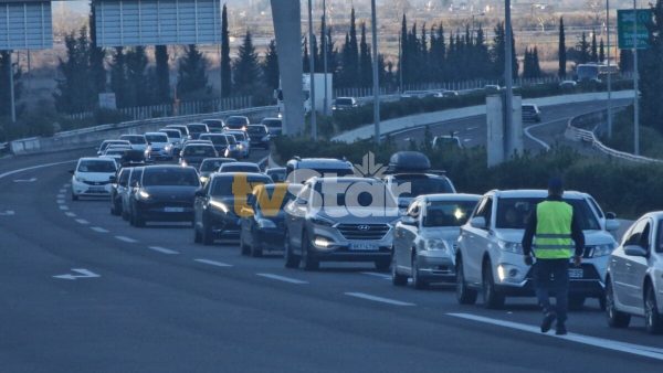 Εθνική Οδός: Ουρές έξω από τη Λαμία λόγω έργων και επιστροφής των εκδρομέων