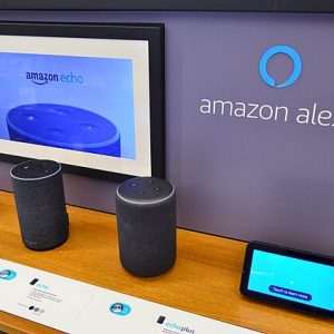 Amazon: Παλεύει να μεταμοσχεύσει στον «εγκέφαλο» της Alexa δημιουργική τεχνητή νοημοσύνη