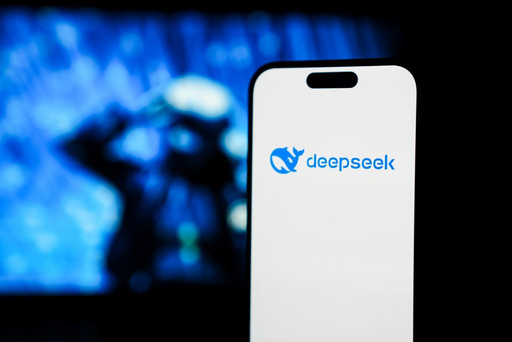 DeepSeek: Στο στόχαστρο Microsoft και OpenAI για «κλοπή» τεχνολογίας