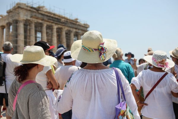 Ελληνικός τουρισμός: Άνοδος κρατήσεων 6-7% στη φετινή σεζόν – Τι προβληματίζει τους ξενοδόχους