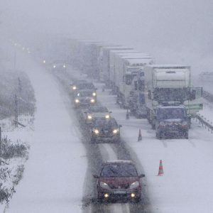 Καιρός: Στα «λευκά» η Βόρεια Ελλάδα – Απαγορευτικό για φορτηγά στην Εγνατία