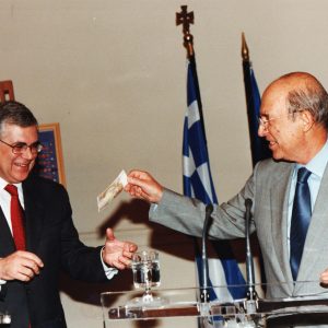 Σημίτης: Η ιστορική ομιλία για το ευρώ