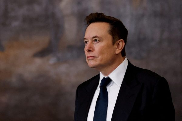 Η μετοχή της Tesla διολισθαίνει: Έρχεται άσχημη προσγείωση για τον Ίλον Μασκ;