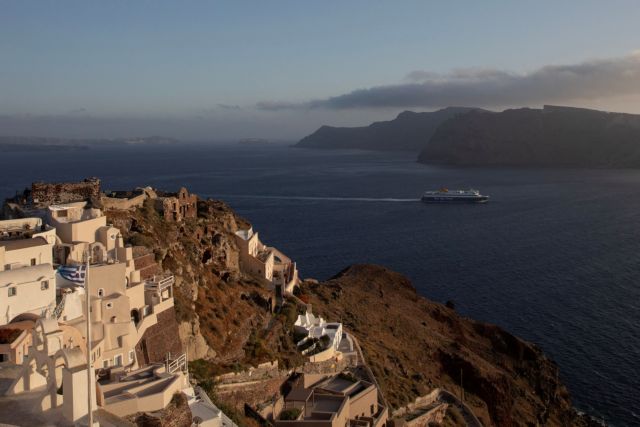 Seismic Activity in Santorini Raises Concerns for Tourism